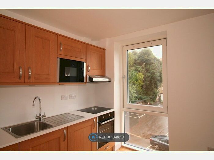 2 Bedroom Flat To Rent In St. Stephen Martyr, Bournemouth, BH2