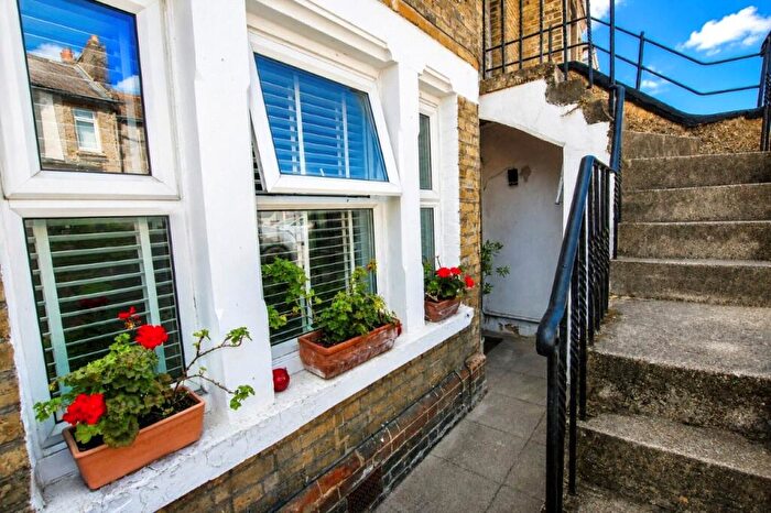 2 Bedroom Maisonette For Sale In Waverley Road, Plumstead, SE18