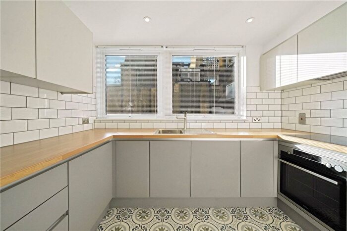 3 Bedroom Flat To Rent In William Mews, London, SW1X