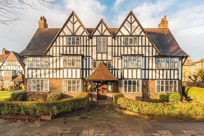 3 Bedroom Flat To Rent In Monks Drive, Acton, W3