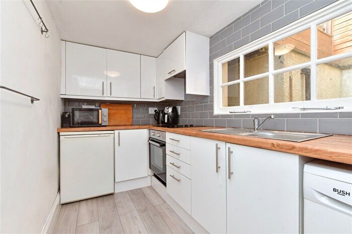 1 Bedroom Maisonette For Sale In Waterloo Road, Sutton, Surrey, SM1