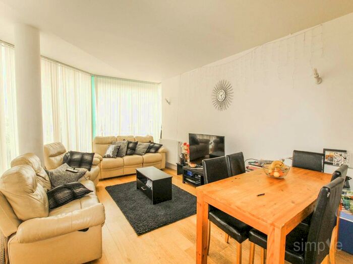 3 Bedroom Flat To Rent In Cardinal Building, Station Approach, Hayes, UB3