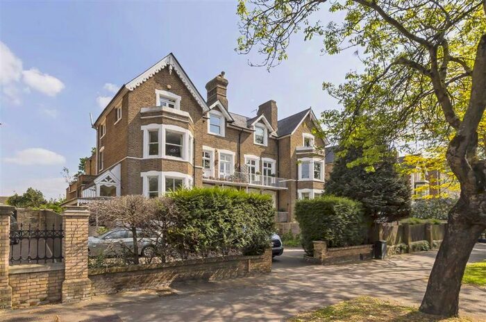 2 Bedroom Flat To Rent In Kew Road, Kew, Richmond, TW9