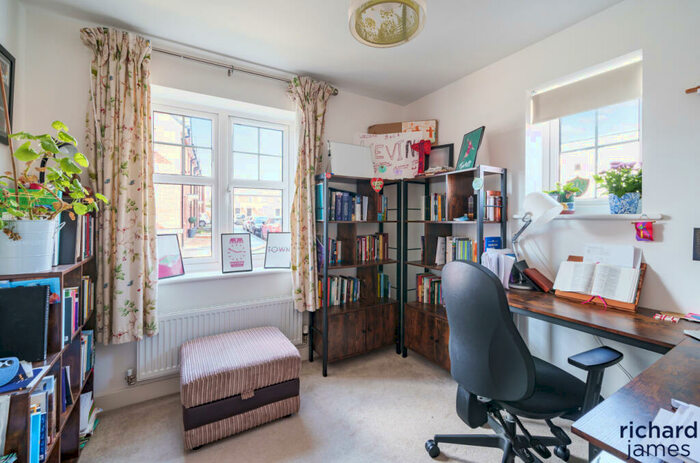 4 Bedroom Detached House For Sale In Lower Close, Wroughton, Swindon, SN4