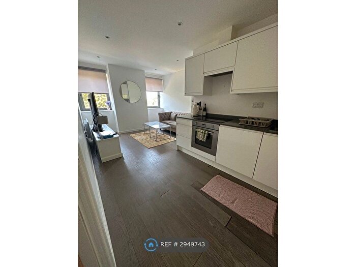 1 Bedroom Flat To Rent In Hubert Road, Brentwood, CM14
