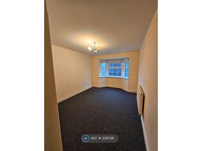 2 Bedroom Flat To Rent In Fenton Hall Close, Stoke On Trent, ST4