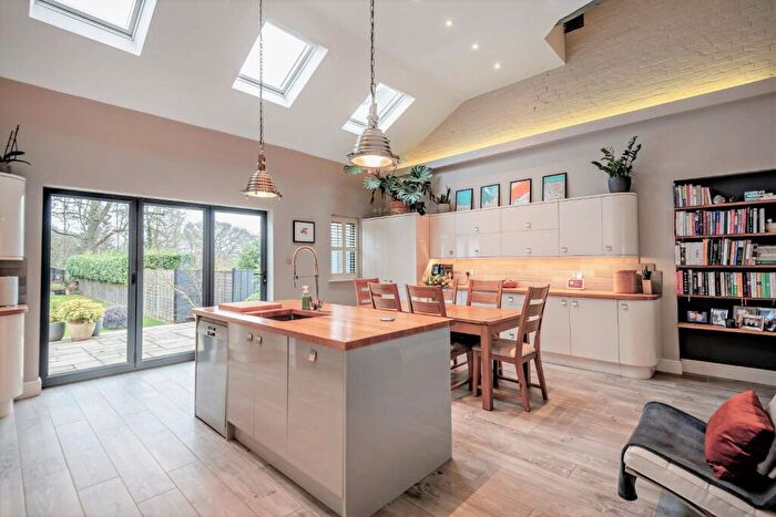 3 Bedroom House For Sale In Rose Court, Reading Road, Berkshire, RG7