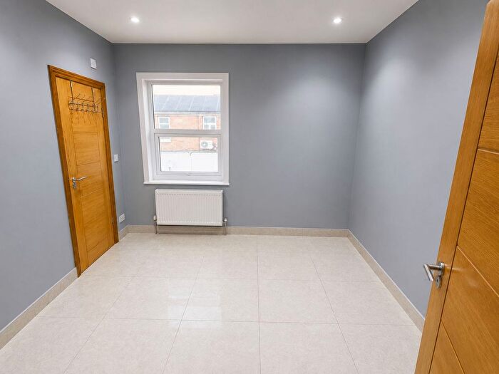 1 Bedroom Flat To Rent In Ley Street, Ilford, IG1