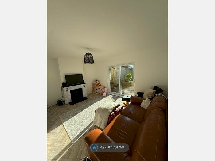 3 Bedroom Semi-Detached House To Rent In Woodlands Road, Newton Abbot, TQ12