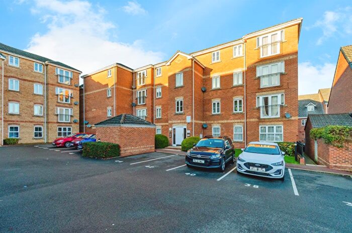 2 Bedroom Flat For Sale In Harper Grove, Tipton, DY4