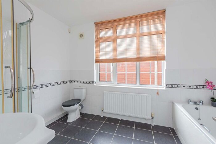 3 Bedroom Detached Bungalow For Sale In Royston Way, Burnham, Slough, SL1