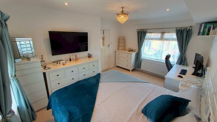 2 Bedroom Semi-Detached House For Sale In Ashmore Road, Reading, RG2