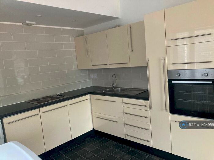 2 Bedroom Flat To Rent In Stafford Street, Bristol, BS3