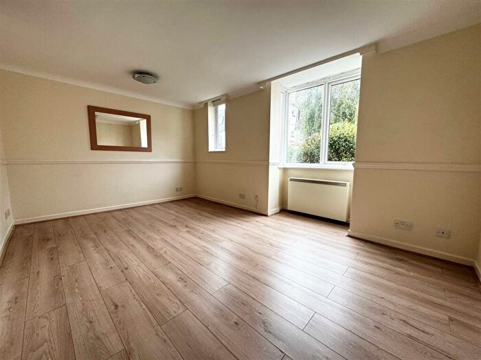 2 Bedroom Apartment To Rent In Dartmouth Mews, Cecil Place, Southsea, PO5