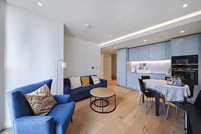 2 Bedroom Flat To Rent In Harcourt Tower, Sqp, Marsh Wall, Canary Wharf London, E14