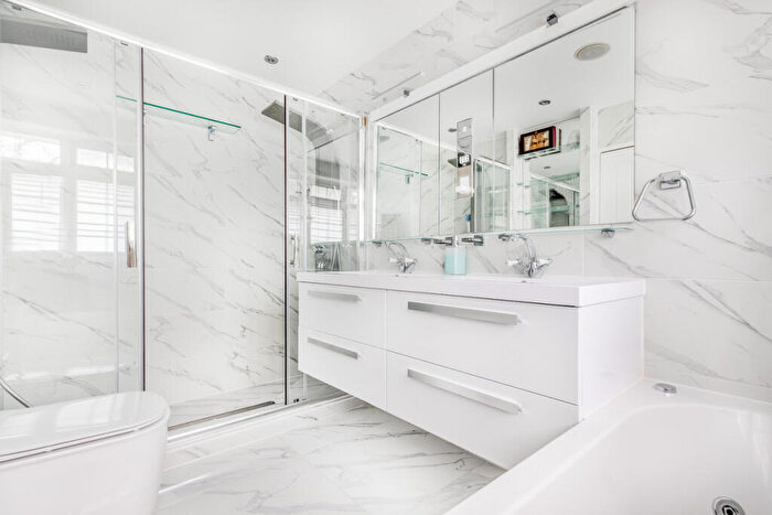 4 Bedroom Detached House For Sale In Sylvan Road, Crystal Palace, SE19