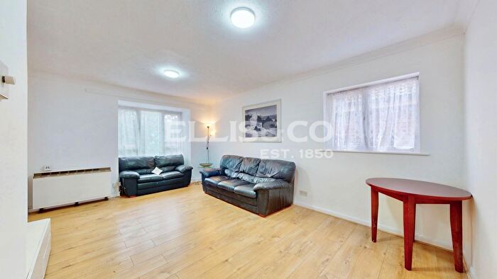2 Bedroom Flat For Sale In Coraline Close, Southall, UB1