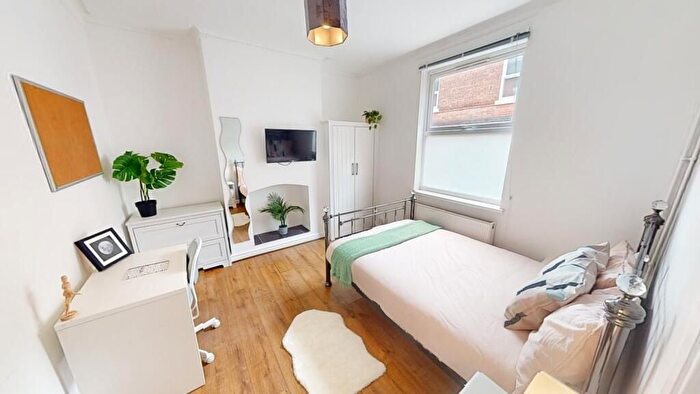 5 Bedroom Semi-Detached House To Rent In Grimsby Terrace, Nottingham, NG3