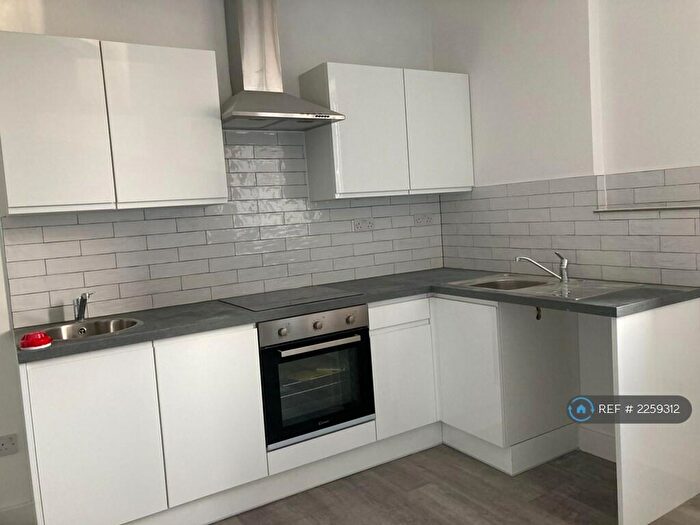 Studio To Rent In Stamford Hill, London, N16