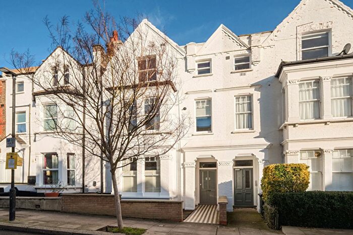 2 Bedroom Flat For Sale In Agamemnon Road, West Hampstead, London, NW6
