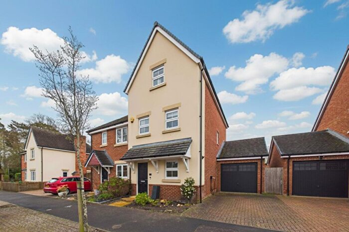 3 Bedroom Semi Detached House For Sale In Warbler Road, Farnborough, Hampshire, GU14