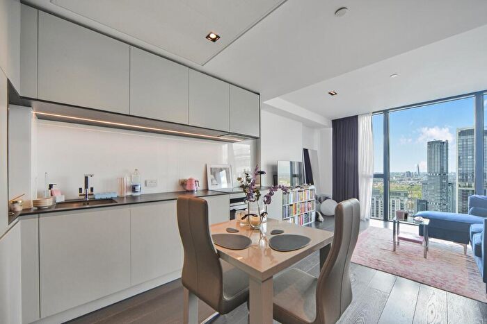 Apartment To Rent In Amory Tower, Marsh Wall, E14