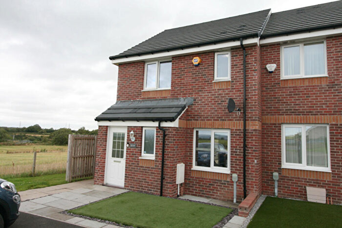 3 Bedroom End Of Terrace House To Rent In Sinclair Place Law, ML8