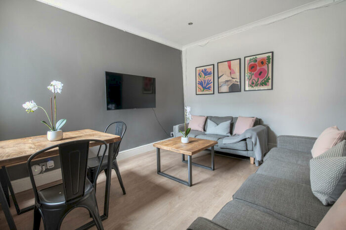 6 Bedroom Property To Rent In Rothesay Avenue, Nottingham, NG7