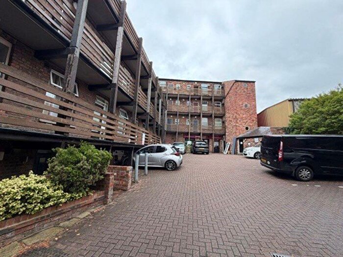 1 Bedroom Flat To Rent In Georges Crt, Macclesfield, SK11