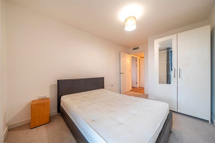 2 Bedroom Flat To Rent In Beeston Road, Beeston, Leeds, LS11