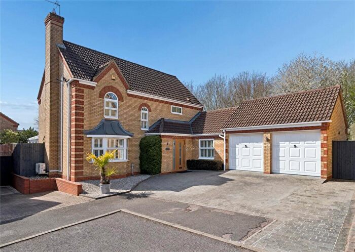 5 Bedroom Detached House For Sale In Hollyhock Close, Hemel Hempstead, Hertfordshire, HP1
