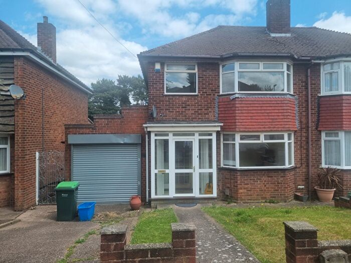 3 Bedroom Semi-Detached House To Rent In Hillbank, Oldbury, B69