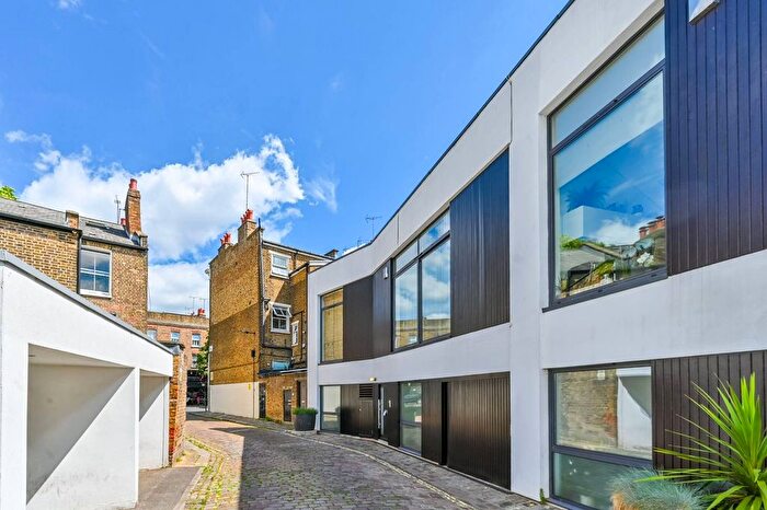 2 Bedroom Mews To Rent In Shirland Mews, Maida Vale, London, W9