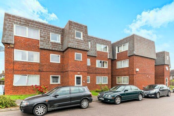 2 Bedroom Flat To Rent In Garden Court, Luton LU3