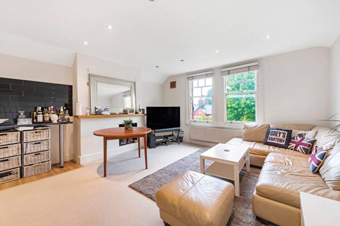 2 Bedroom Flat To Rent In Cavendish Road, Clapham South, London, SW12