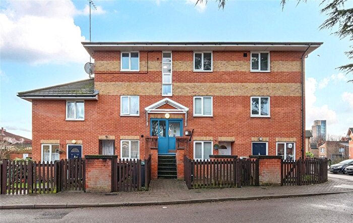 1 Bedroom Flat For Sale In Duffield Drive, London, N15