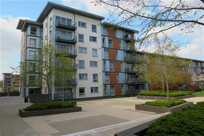 2 Bedroom Flat To Rent In Bedroom Property In Howlands Court, Crawley, RH10