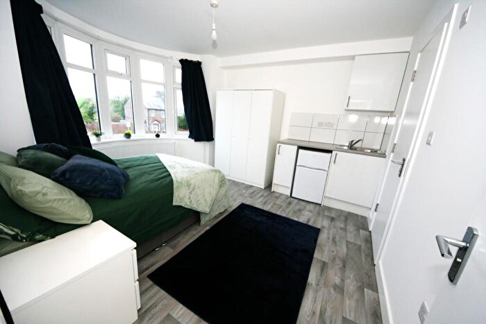Studio To Rent In Room, Crawley Green Road, Luton, Bedfordshire, LU2