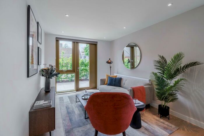 3 Bedroom Apartment To Rent In Weldale Street, Reading, RG1