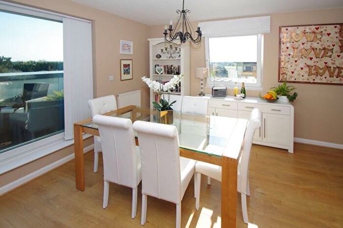 2 Bedroom Flat To Rent In Westmount Apartments, Watford, WD18