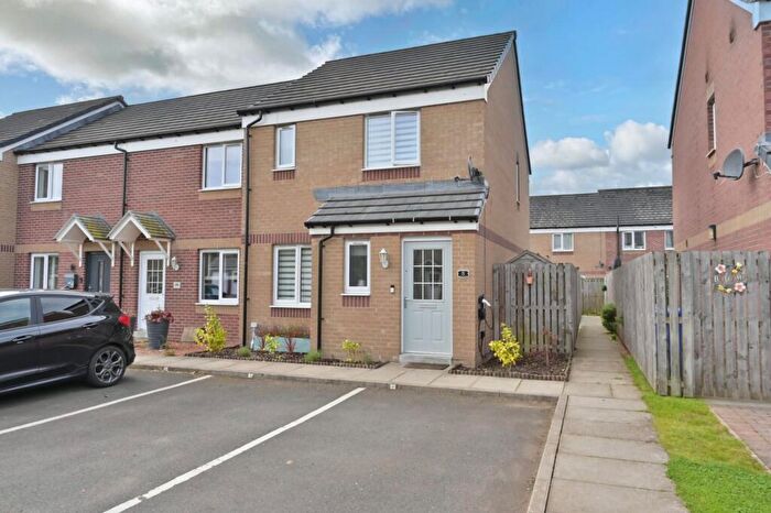 3 Bedroom End Of Terrace House For Sale In Craigmuir Drive, Bishopton, PA7