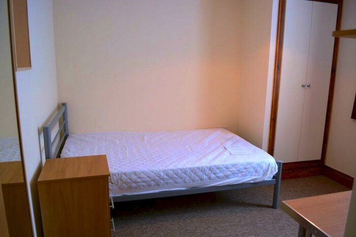 8 Bedroom Terraced House To Rent In Flora Street, Cathays, CF24