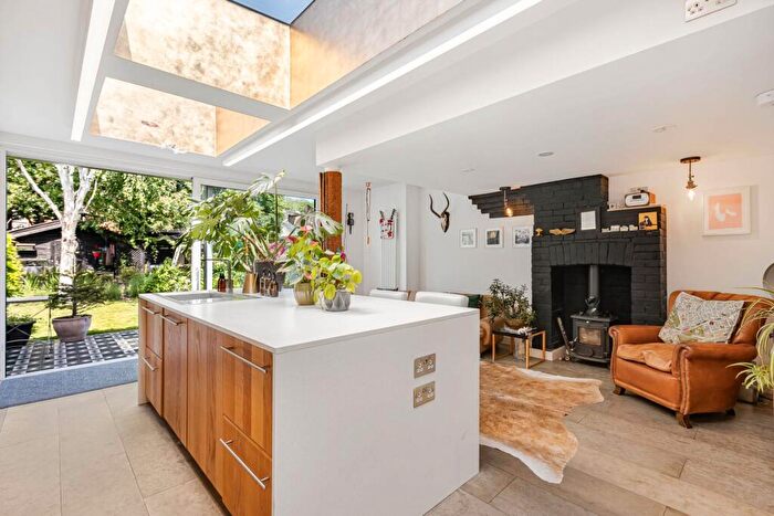 3 Bedroom Semi-Detached House For Sale In Oxford Road, Oxford, OX4
