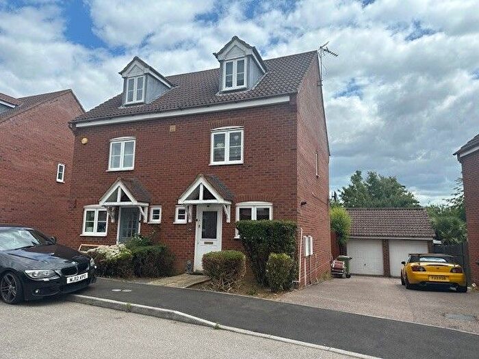 3 Bedroom Semi-Detached House To Rent In Stone Close, Wellingborough, NN8