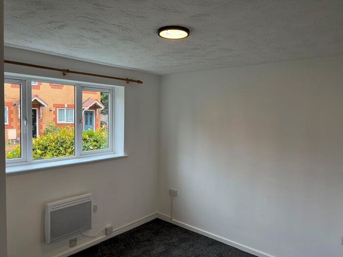 1 Bedroom Flat To Rent In Simpson Close, Luton, LU4