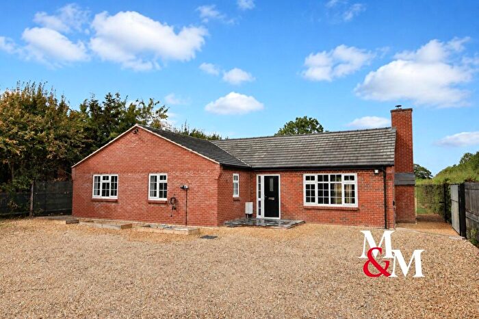 3 Bedroom Bungalow To Rent In May Cottage, Great Billington, LU7