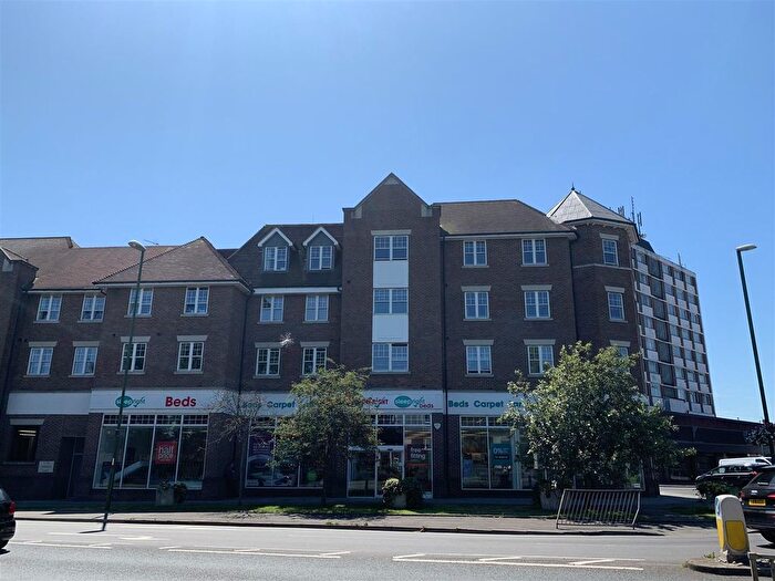 2 Bedroom Flat To Rent In Sussex Road, Haywards Heath, West Sussex, RH16