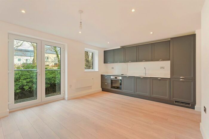 1 Bedroom Flat To Rent In Portland Road, Dorking, RH4