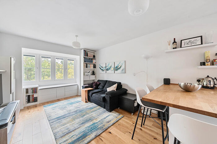 1 Bedroom Flat To Rent In Kingsworthy Close, Kingston Upon Thames, KT1