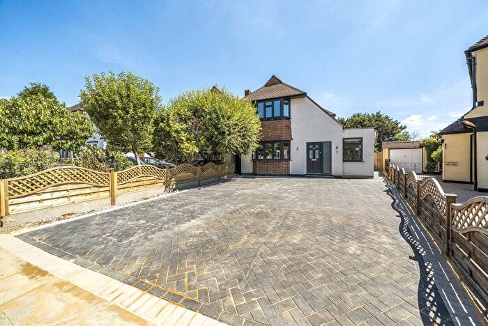 4 Bedroom Detached House To Rent In Greenlaw Gardens, New Malden, KT3